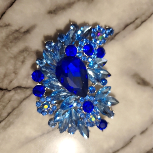 Blue Flower Pattern Brooch Studded with Rhinestones for Women - Picture 1 of 6